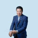 La otoplastia para orejas prominentes está indicada en casos específicos y requiere decisión informada, explica Milton Seigi Hayashi.