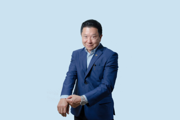 La otoplastia para orejas prominentes está indicada en casos específicos y requiere decisión informada, explica Milton Seigi Hayashi.