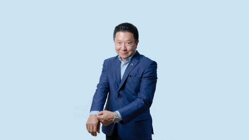 La otoplastia para orejas prominentes está indicada en casos específicos y requiere decisión informada, explica Milton Seigi Hayashi.